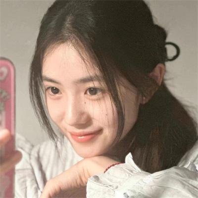 挥著翅膀的女孩